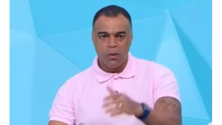 “O problema...”; Denílson não se intimida e manda a real sobre o Athletico na Liberta