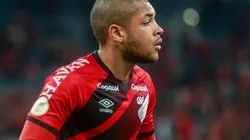 Foto: Gabriel Machado/AGIF - Vitor Roque tem multa agora de R$ 280 milhões para clubes do Brasil