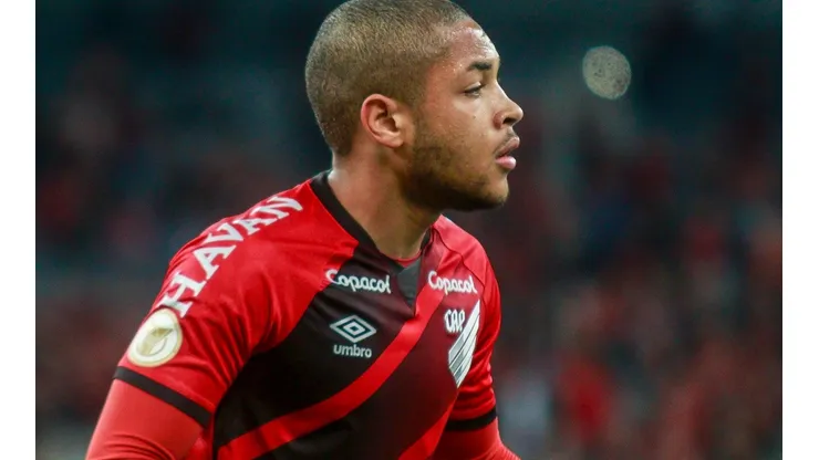 Foto: Gabriel Machado/AGIF - Vitor Roque tem multa agora de R$ 280 milhões para clubes do Brasil