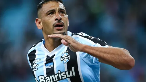 Pedro H. Tesch/AGIF - Diego Souza tem futuro indefinido no Grêmio