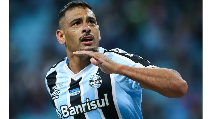 Pedro H. Tesch/AGIF - Diego Souza tem futuro indefinido no Grêmio