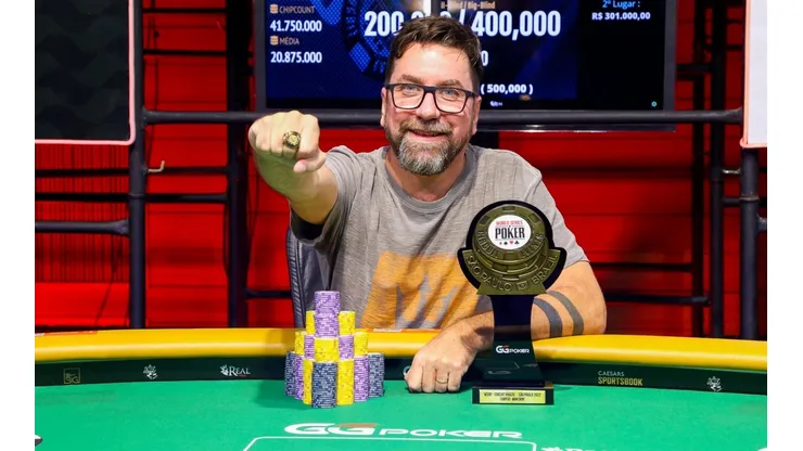 Chris Porás foi o grande campeão do Main Event da WSOP Brazil (Foto: Rafael Terra/WSOP Brazil)
