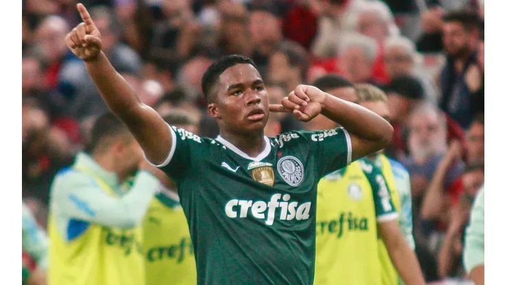 Endrick com a camisa do Palmeiras (Foto: Gabriel Machado/AGIF)