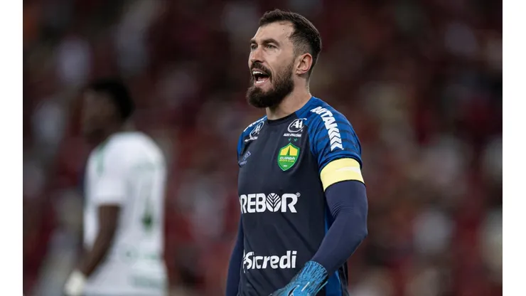 Foto: Jorge Rodrigues/AGIF - Walter não joga desde o começo de setembro.