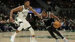 Giannis e Durant durante jogo de pré-temporada