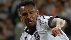 Foto: Fernando Moreno/AGIF - Jô pode não conseguir jogar contra o Internacional.