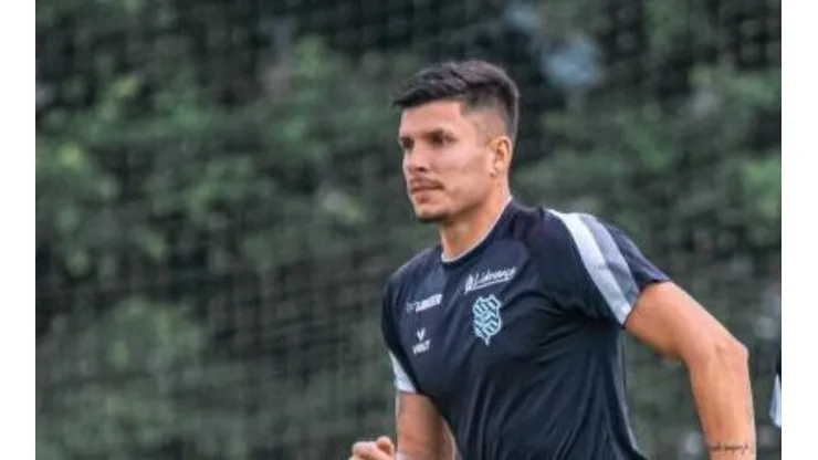 Foto: Reprodução/Figueirense - Léo Campos, lateral-esquerdo do Figueirense