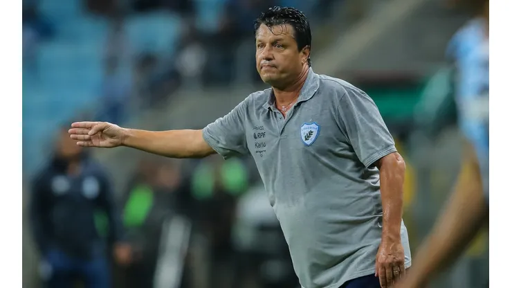 Pedro H. Tesch/AGIF. Adilson Batista pode comandar o Londrina na próxima temporada