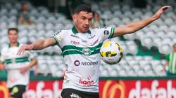 Foto: Gabriel Machado/AGIF - Adrián Martínez volta a ficar à disposição de Guto Ferreira contra o Fortaleza