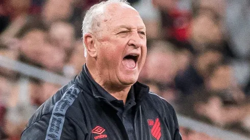 Foto: Robson Mafra/AGIF - Felipão demonstrou irritação após o apito final.