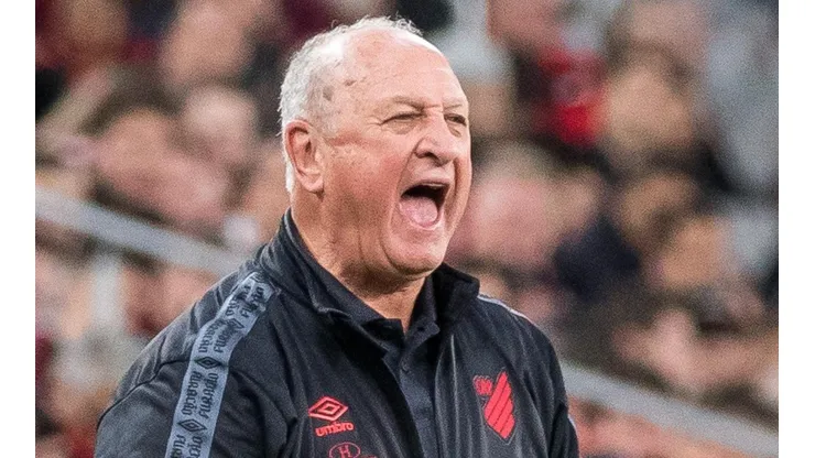 Foto: Robson Mafra/AGIF - Felipão demonstrou irritação após o apito final.
