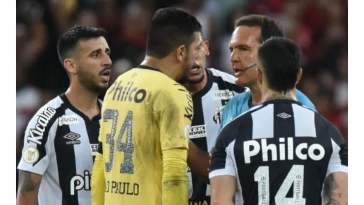 Foto: Ivan Storti/Santos FC - Lance gerou muita reclamação.