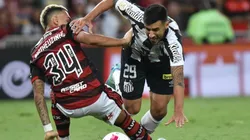 Foto: Ivan Storti/Santos FC - Falta de Matheuzinho dentro da área não foi marcada.