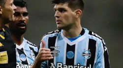 Foto: Maxi Franzoi/AGIF - Kannemann saiu de campo usando gelo no tornozelo