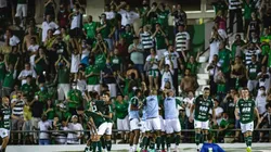 Diogo Reis/AGIF - Jogadores e Torcedores do Guarani celebrando gol