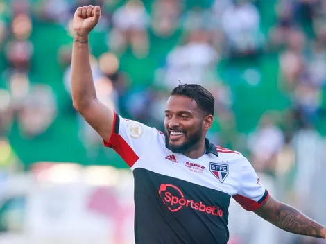 Na história! Lateral marca dois gols, conquista feito e deixa o seu nome na história do São Paulo