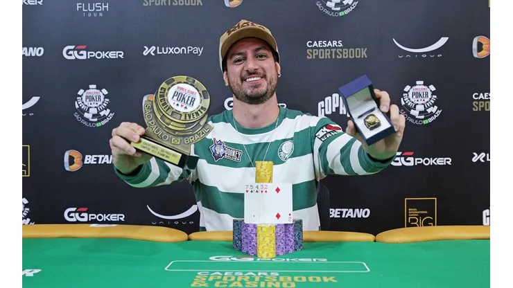 Marcelo Giordano levou a primeira joia dele na WSOP (Foto: Luis Bertazini/WSOP Brazil)
