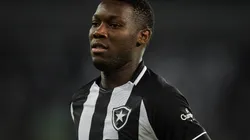 Thiago Ribeiro/AGIF. Patrick de Paula foi titular no Botafogo após oito jogos