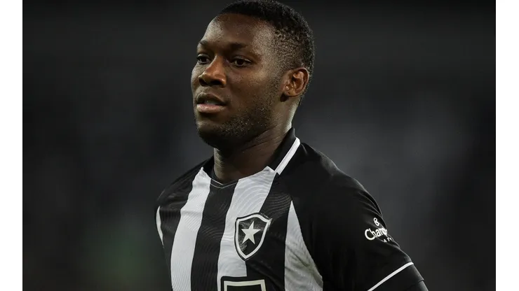 Thiago Ribeiro/AGIF. Patrick de Paula foi titular no Botafogo após oito jogos
