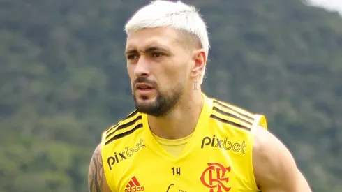 Foto: Gilvan de Souza/Flamengo - Arrascaeta pode perder um dos parceiros de meio-campo no Mais Querido.