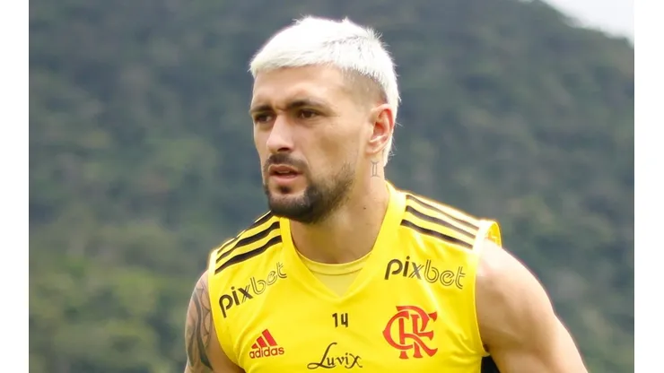 Foto: Gilvan de Souza/Flamengo - Arrascaeta pode perder um dos parceiros de meio-campo no Mais Querido.