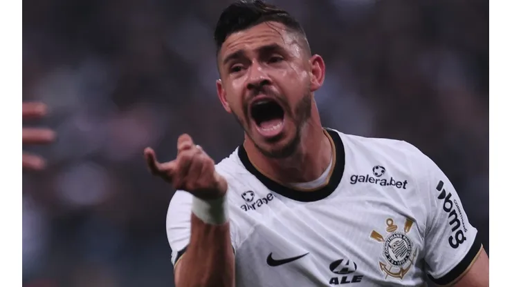 Foto: Ettore Chiereguini/AGIF - Giuliano teve atuação apagada diante do Santos.