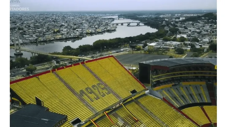 Foto: Reprodução vídeo Conmebol/ Cidade de Guayaquil liga 'sinal de alerta' e Flamengo e Athletico-PR são avisados da situação.