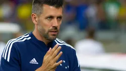 Foto: Fernando Moreno/AGIF - Paulo Pezzolano já sabe o que deseja fazer nas últimas rodadas da Série B