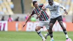 Thiago Ribeiro/AGIF. Patrick de Paula e Ganso em disputa de bola