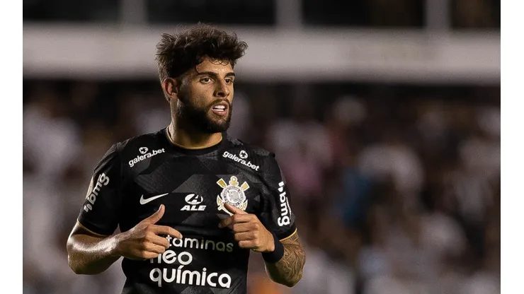 Foto: Raul Baretta/AGIF - Yuri Alberto foi expulso contra o Santos