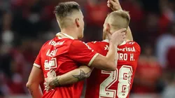 Foto: Pedro H. Tesch/AGIF - Pedro Henrique e Alemão comemoram gol do Inter contra o São Paulo