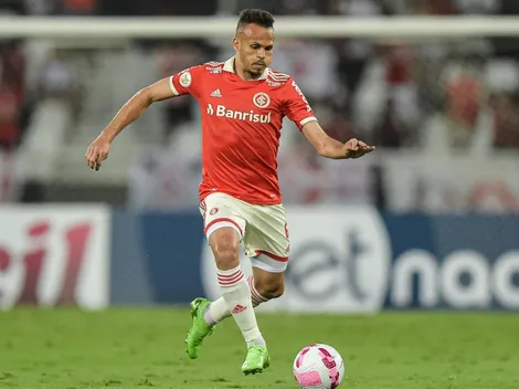 "Aproveitamento de..."; Laterais se destacam com Mano Menezes e Renê vira referência no elenco