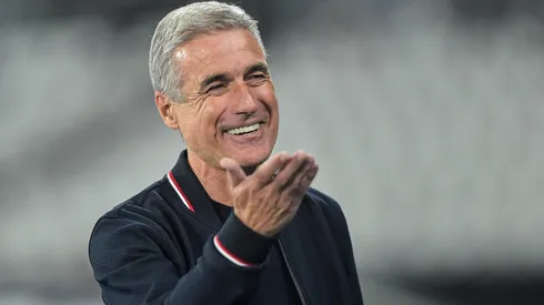 Foto: Thiago Ribeiro/AGIF - Luís Castro assumiu na segunda rodada do Brasileirão.