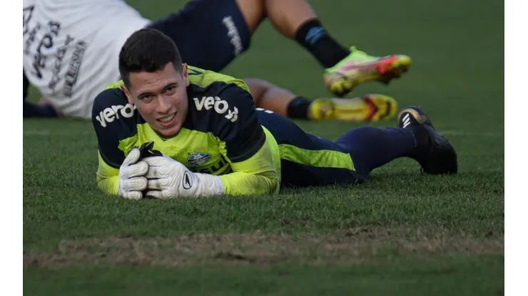 Foto: Maxi Franzoi/AGIF - Brenno voltará ao time titular do Grêmio.