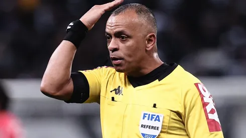Foto: Ettore Chiereguini/AGIF - Árbitro apitou o jogo no Maracanã.