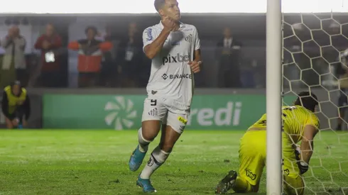 Foto: Fernanda Luz/AGIF - Santos venceu o último confronto contra o Corinthians na Vila Belmiro