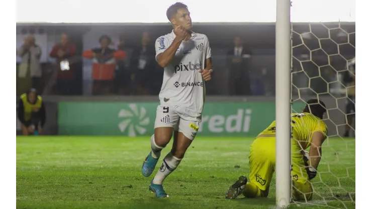 Foto: Fernanda Luz/AGIF - Santos venceu o último confronto contra o Corinthians na Vila Belmiro