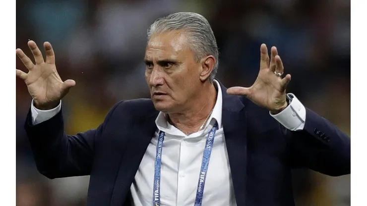Foto: Luis Lopes/AGIF - Tite durante partida que causou eliminação do Brasil em 2018.