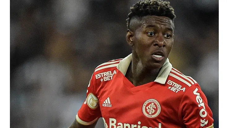 Foto: Thiago Ribeiro/AGIF - Vitão: zagueiro está emprestado ao Inter até a metade de 2023