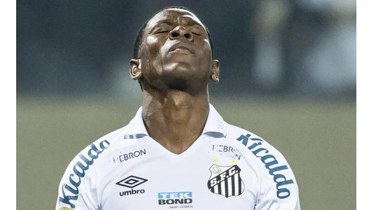 Foto: Raul Baretta/AGIF - Angulo puxa fila de saídas no Peixe