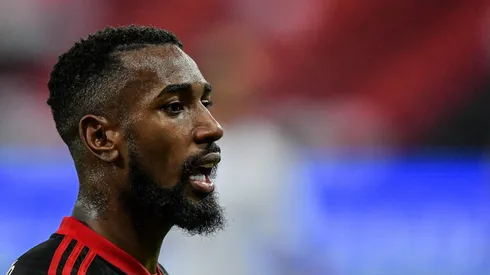 Foto: Thiago Ribeiro/AGIF - Gerson, ex-Flamengo, foi descartado pelo Palmeiras para a próxima janela