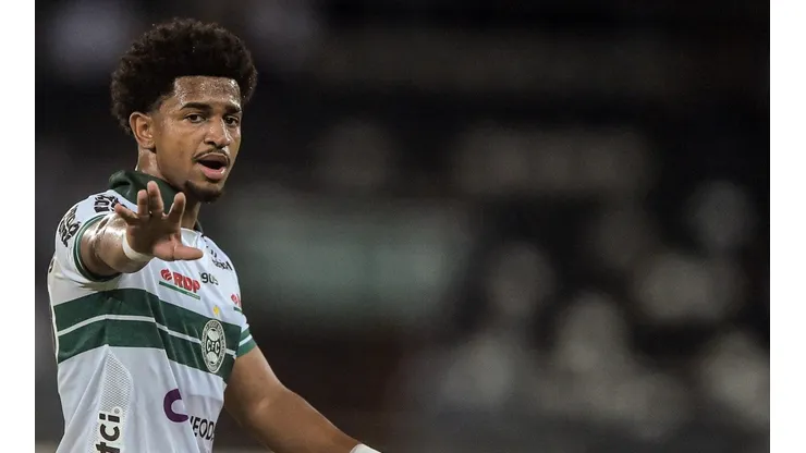 Thiago Ribeiro/AGIF/ Warley e +2; Guto Ferreira esboça Coritiba para duelo contra o São Paulo.