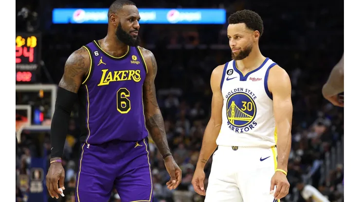 Getty Images/Ezra Shaw - Time de Curry muda estilo jogo por causa do futebol