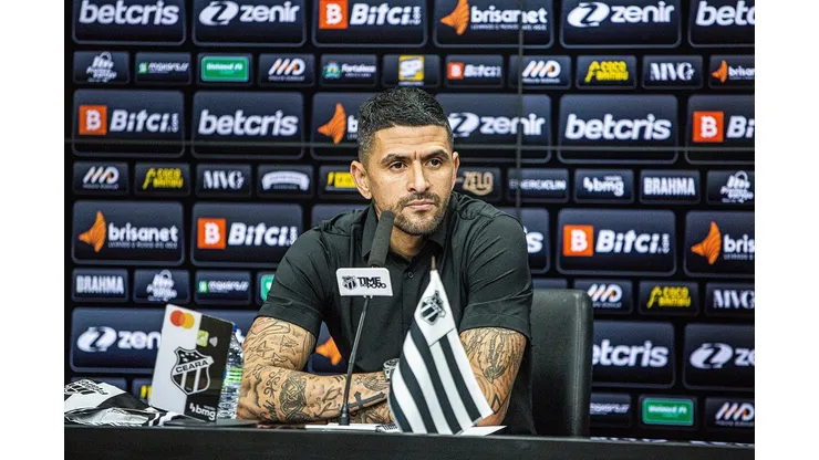 Foto: Felipe Santos / CSC - Lucho González terá que avaliar atletas emprestados ao término do ano no Vozão