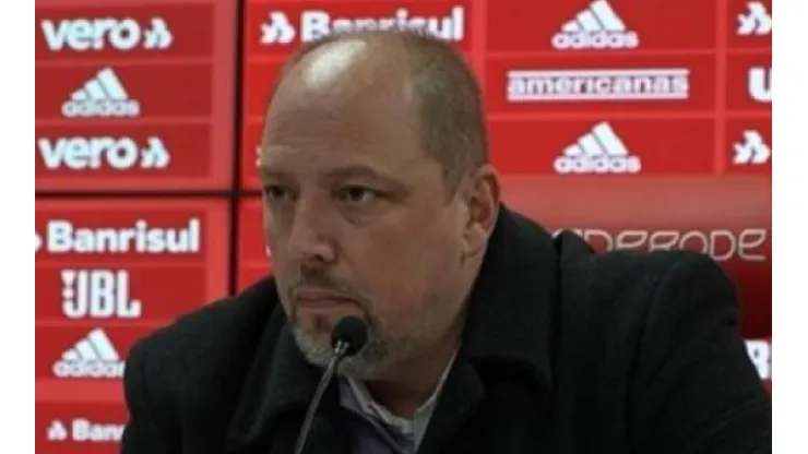 Foto: Reprodução / Internacional - Barcellos é informado sobre situação de defensor