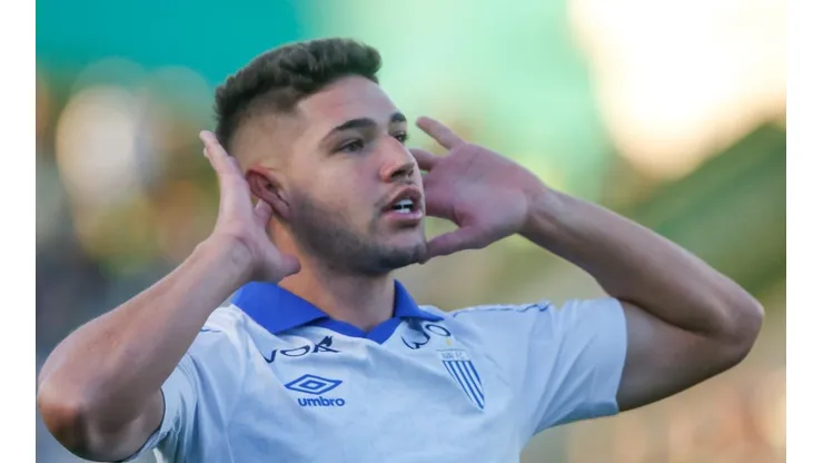Foto: Luiz Erbes/AGIF - Bissoli pode ser barrado por Lisca