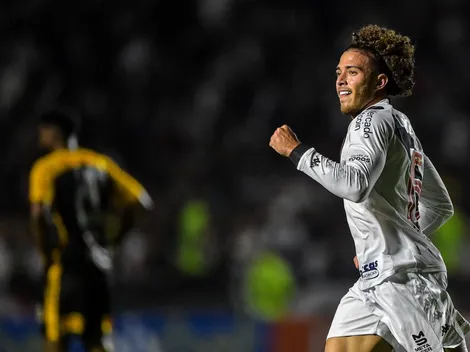 Vasco fecha nova parceria social e Clube marca 'golaço' em campo diferente de São Januário