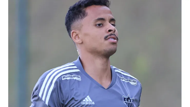 Foto: Pedro Souza / Atlético / Divulgação - Allan: volante quer o Galo garantindo vaga na Libertadores