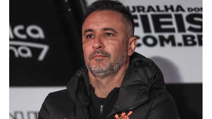 Foto: Marcello Zambrana/AGIF - Vítor Pereira conta com Adson na maior parte do ano no Corinthians