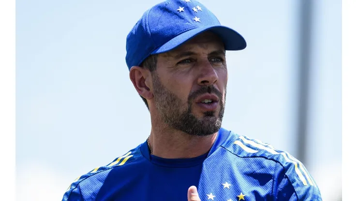 Foto: Gustavo Aleixo/Cruzeiro/Divulgação - Pezzolano: técnico confirmou que o elenco celeste terá mudanças